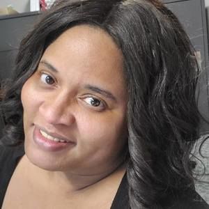 Meet your Posher, Adrienne